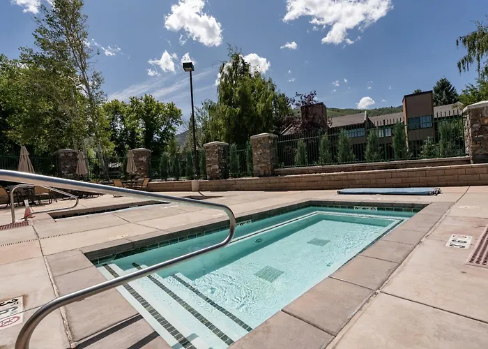Two Bedroom Park Ave Condo By Park City Vacations